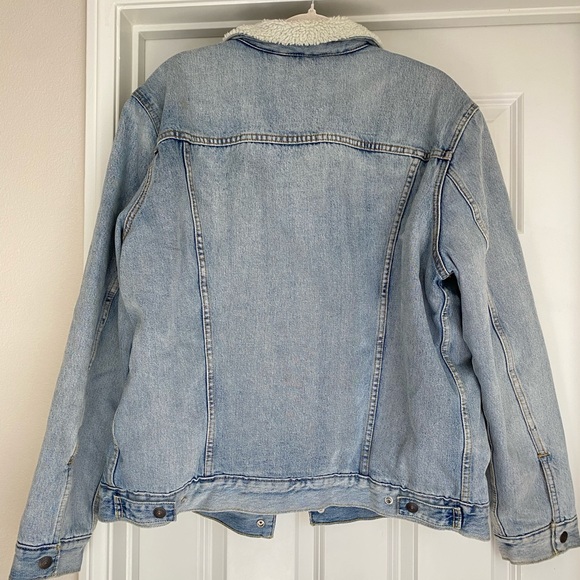 GUC Levi’s Mens Sherpa Trucker Jacket in XL - Picture 6 of 6